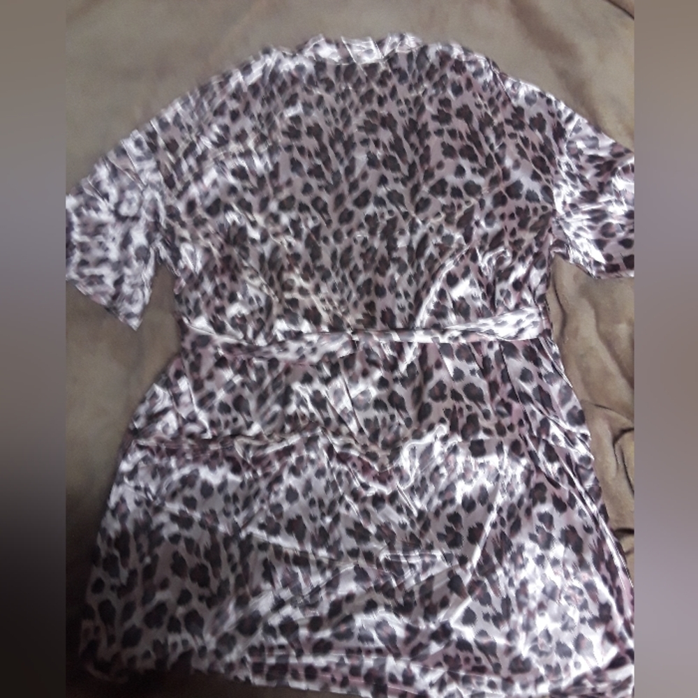 Robe - Picture 4 of 6